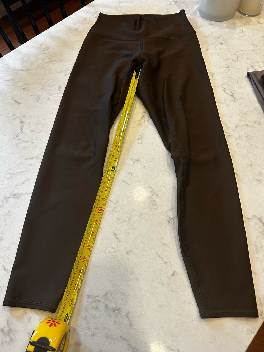ALO Yoga women’s Airlift Legginings 7/8 length Dark Brown